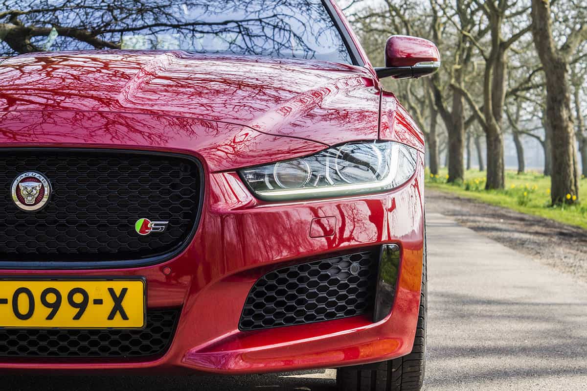 Jaguar-xe-s-header