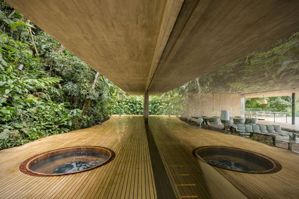 Dit huis in de jungle is geniaal genesteld in het Braziliaanse regenwoud