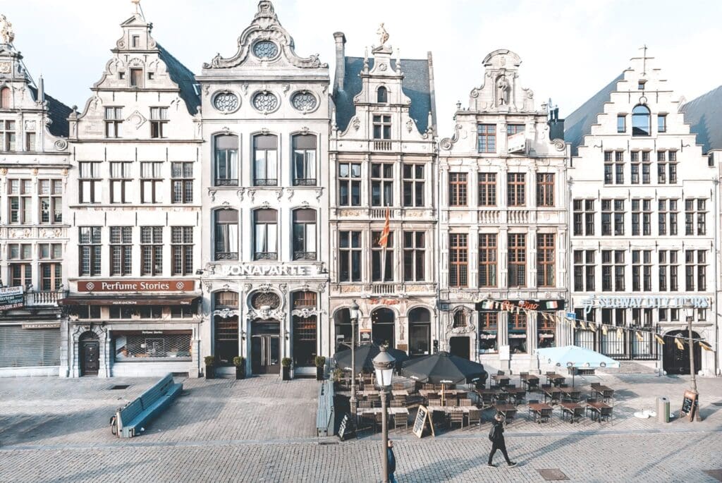 Profielschets van The Antwerp Six: het modecollectief dat fashion revolutioneerde