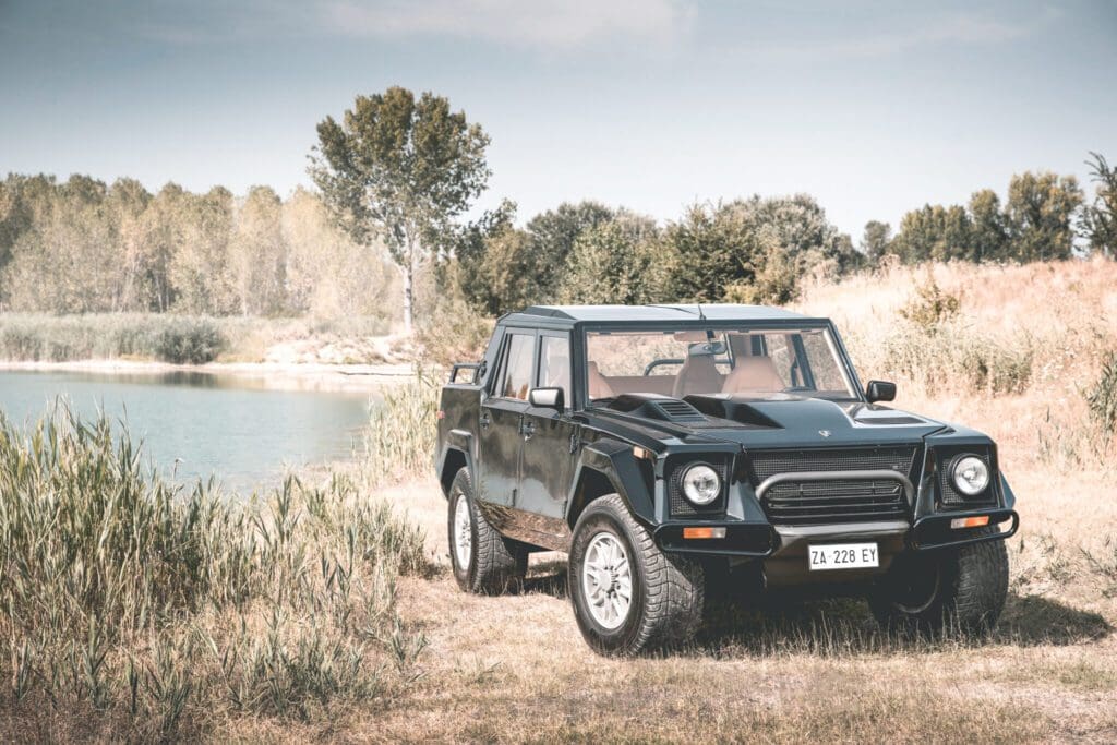 Lamborghini LM002 - MANIFY