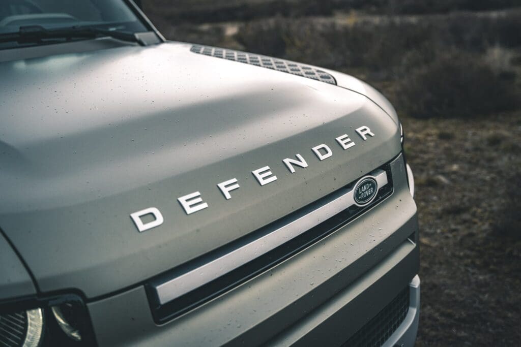 De nieuwe Land Rover Defender 90 P400 is het summum van 4×4