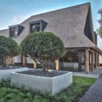 landhuis, Dit brute landhuis is een aaneenschakeling van luxueuze elementen