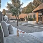 landhuis, Dit brute landhuis is een aaneenschakeling van luxueuze elementen