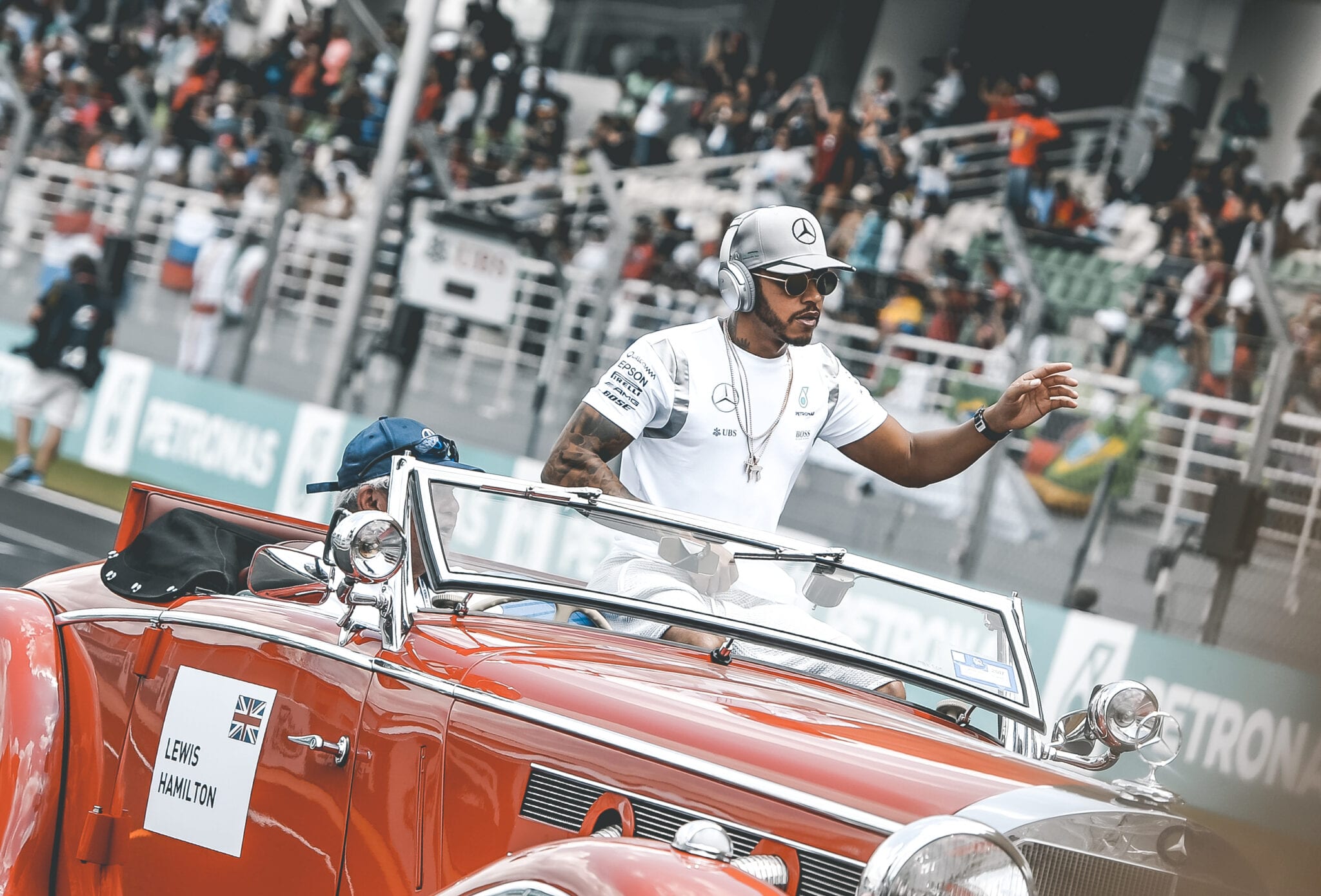 Lewis Hamilton heeft de dikste autocollectie van allemaal