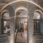luchtballonnen, Airbnb Finds: moderne grot met uitzicht op de ballonnen van Cappadocie