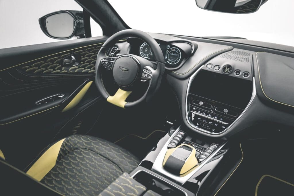 Mansory aston martin dbx, Mansory bouwt Aston Martin DBX om tot nog brutere asfaltvreter