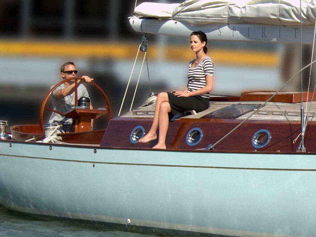 James bond Yacht