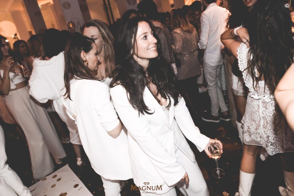 , Een sleep-over party met de mooiste vrouwen van Nederland