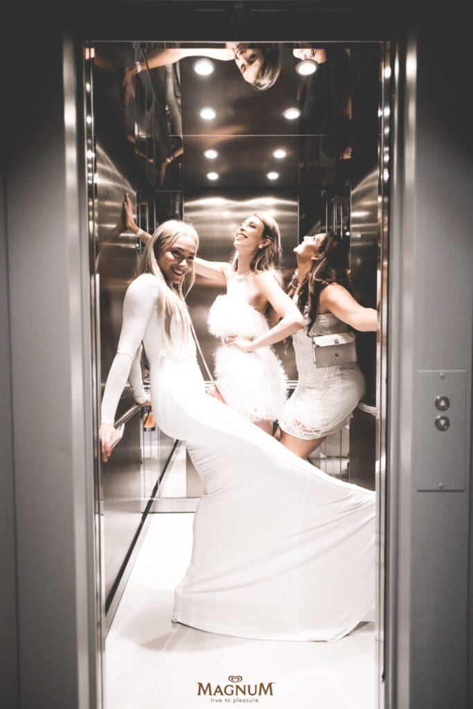 , Een sleep-over party met de mooiste vrouwen van Nederland