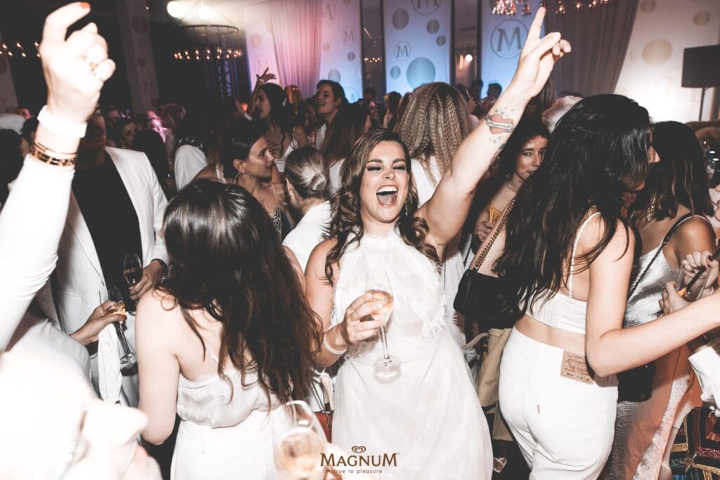, Een sleep-over party met de mooiste vrouwen van Nederland