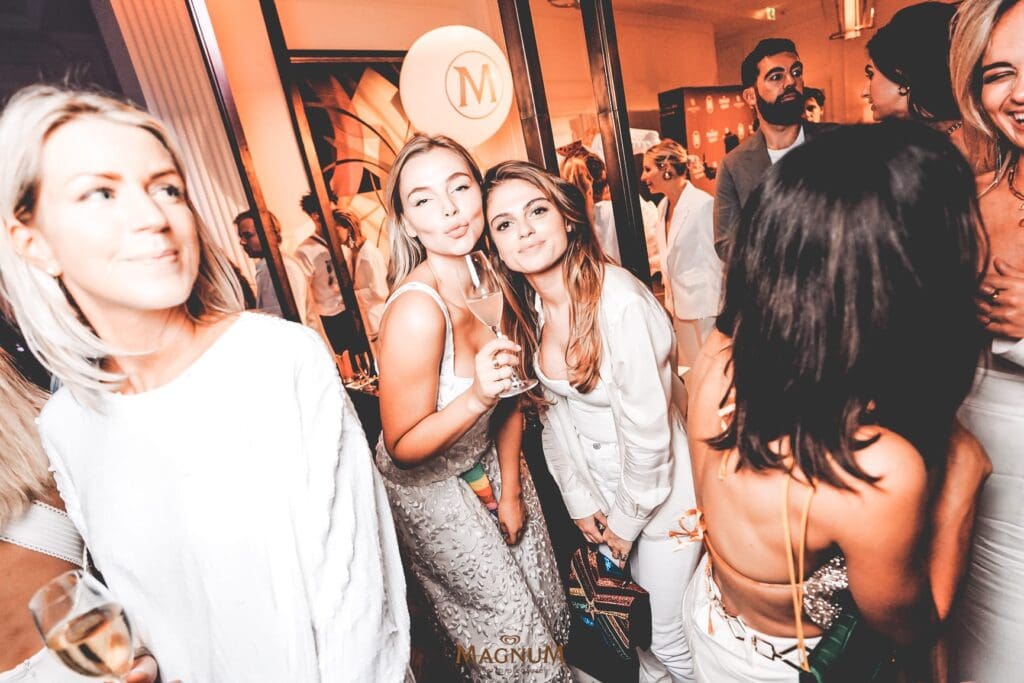 , Een sleep-over party met de mooiste vrouwen van Nederland