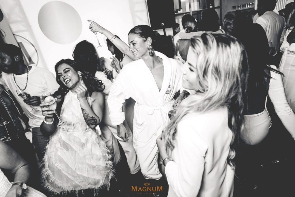 , Een sleep-over party met de mooiste vrouwen van Nederland