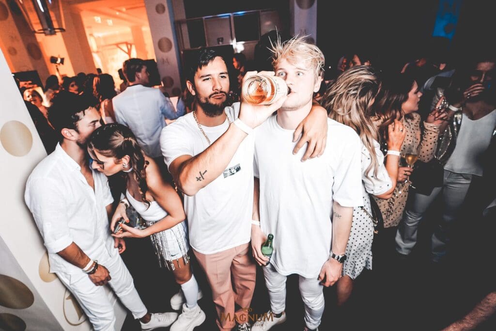 , Een sleep-over party met de mooiste vrouwen van Nederland