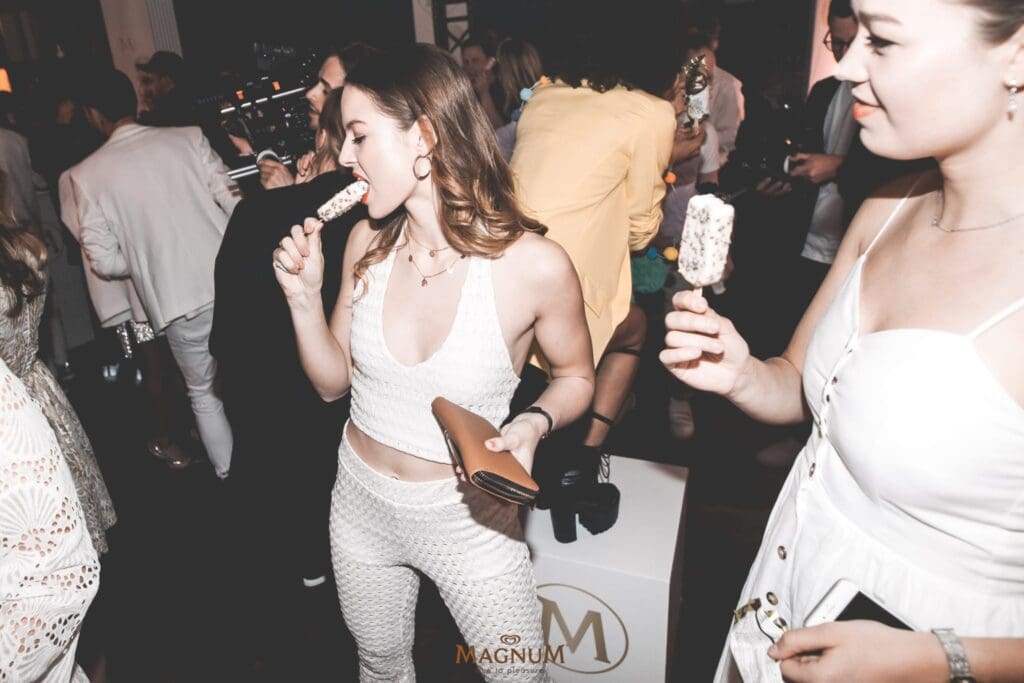 , Een sleep-over party met de mooiste vrouwen van Nederland