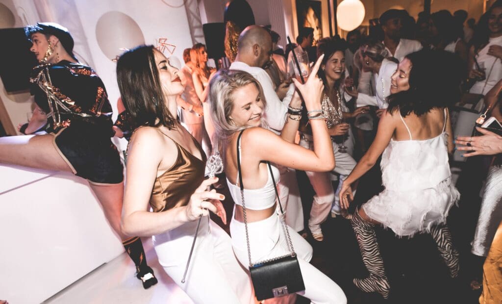Een sleep-over party met de mooiste vrouwen van Nederland