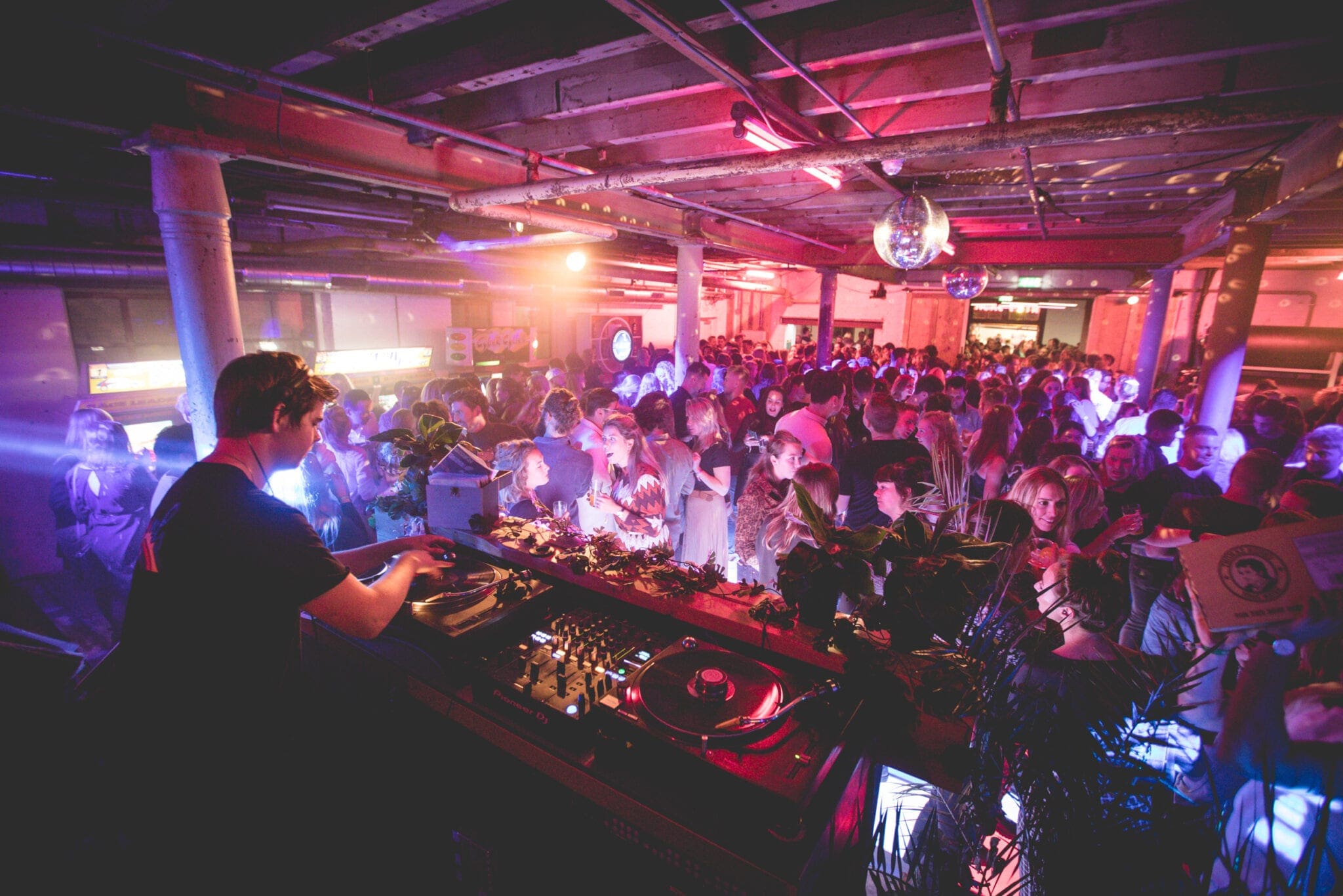 Manify: Out of office, Barkade Den Bosch [04-10-2019]
