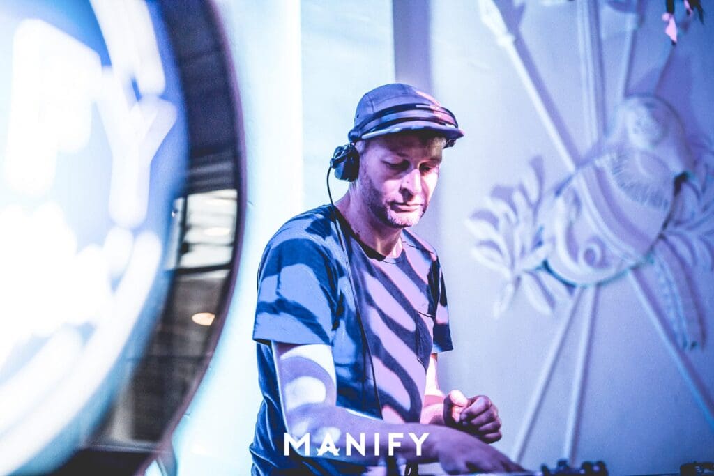 , MANIFY: Out of office, Oude Rechtbank Eindhoven [19-04-2019]