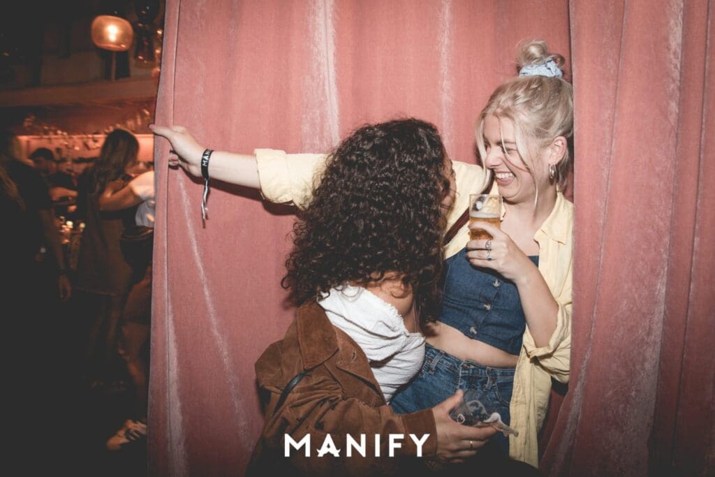 , MANIFY: Out of office, Van Aken Den Bosch [05-07-19]