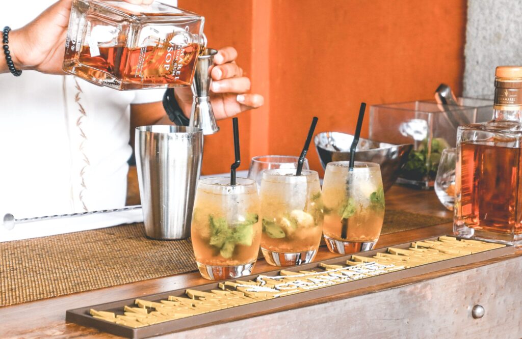 Met deze boeken word je een cocktail bartender