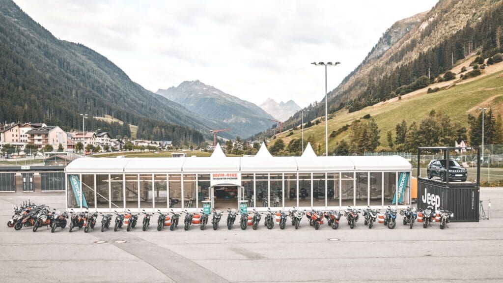 Hier kan je unlimited motoren testen in de Oostenrijkse Alpen