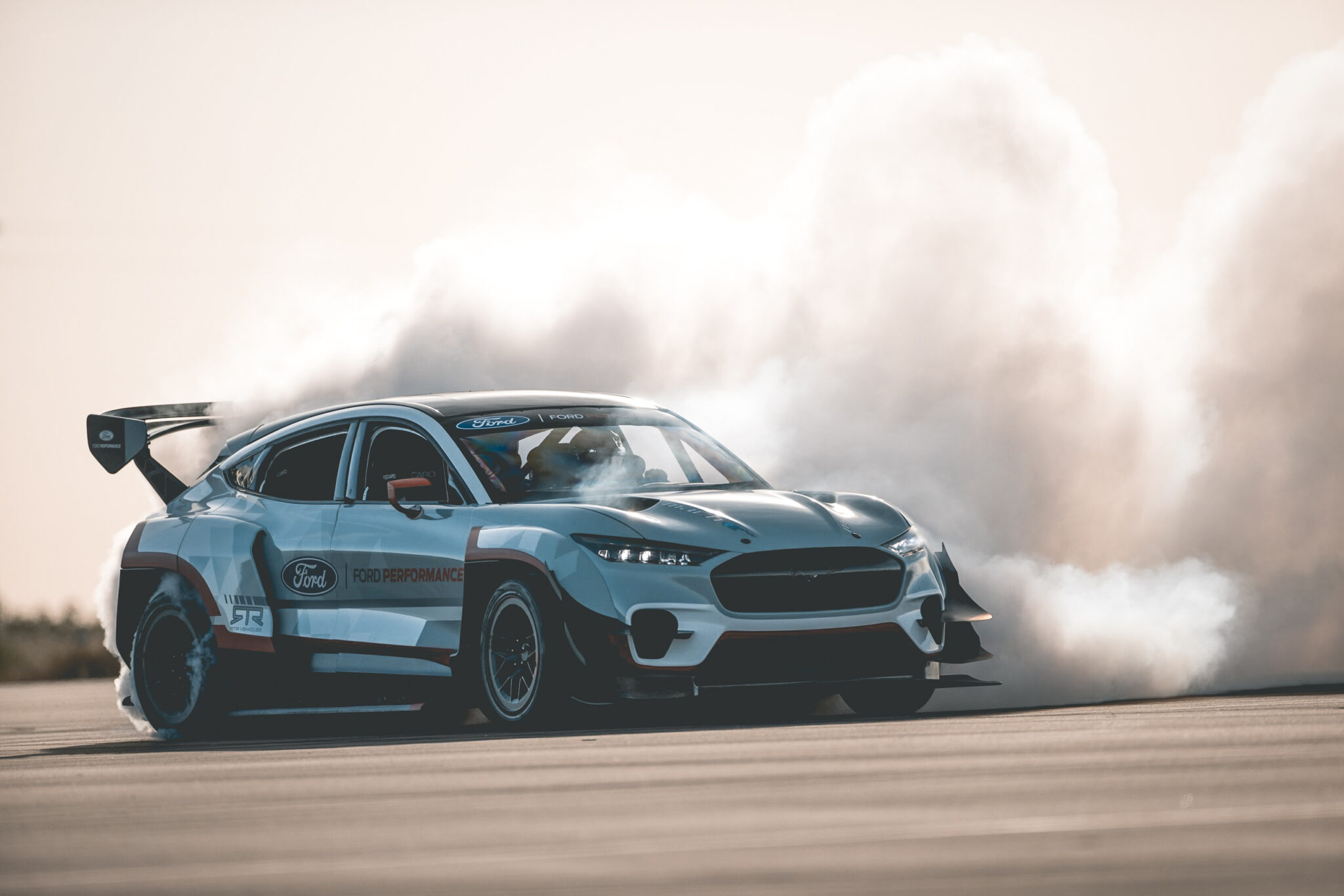 Ford bouwt brute elektrische Mustang met 1.419 pk en zeven elektromotoren