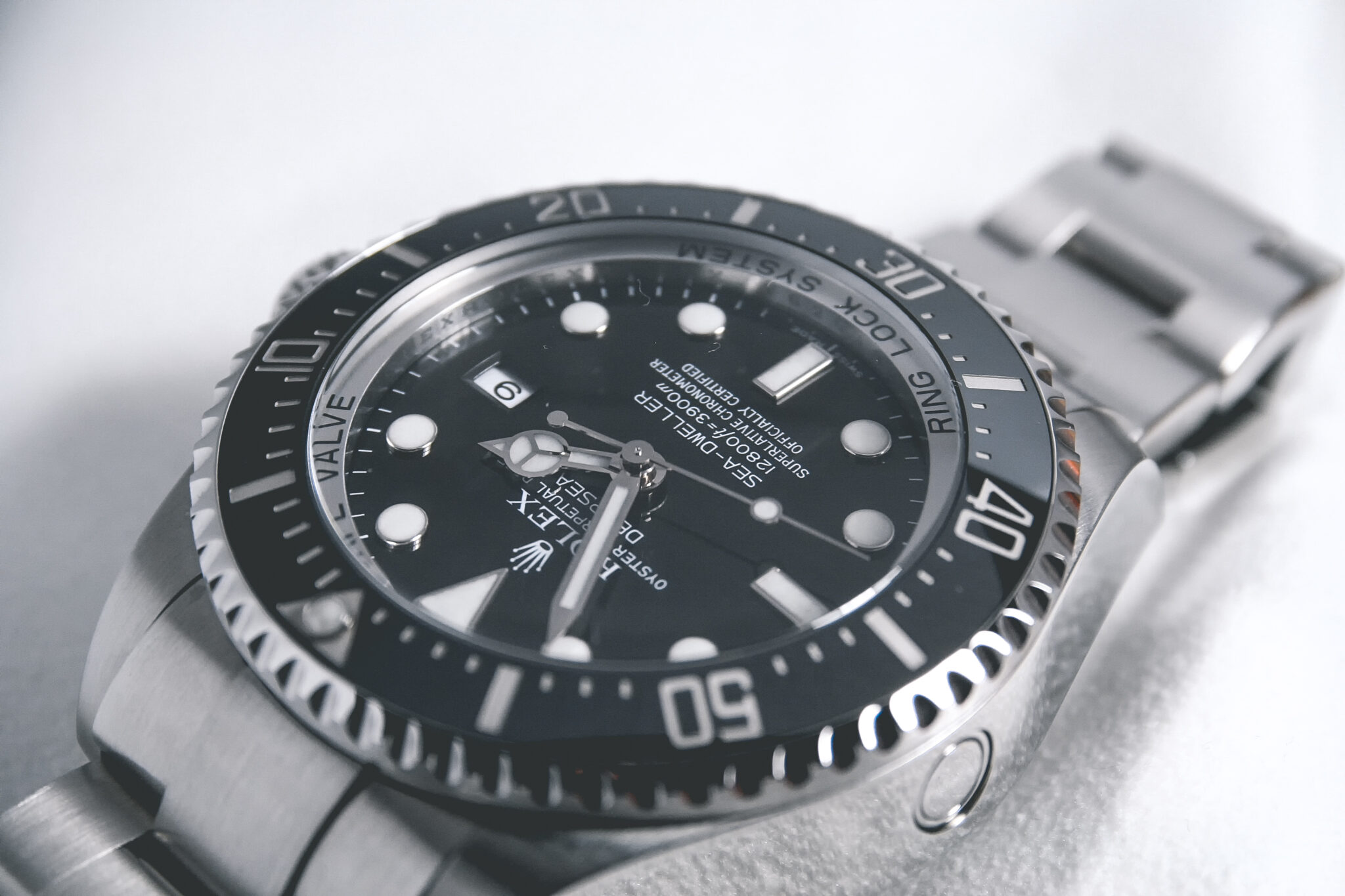 Dit is waarom nep Rolex-horloges zo echt lijken