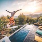 Villa on the Rocks, Airbnb Finds: villa on the rocks in Frankrijk met zwembadaquarium