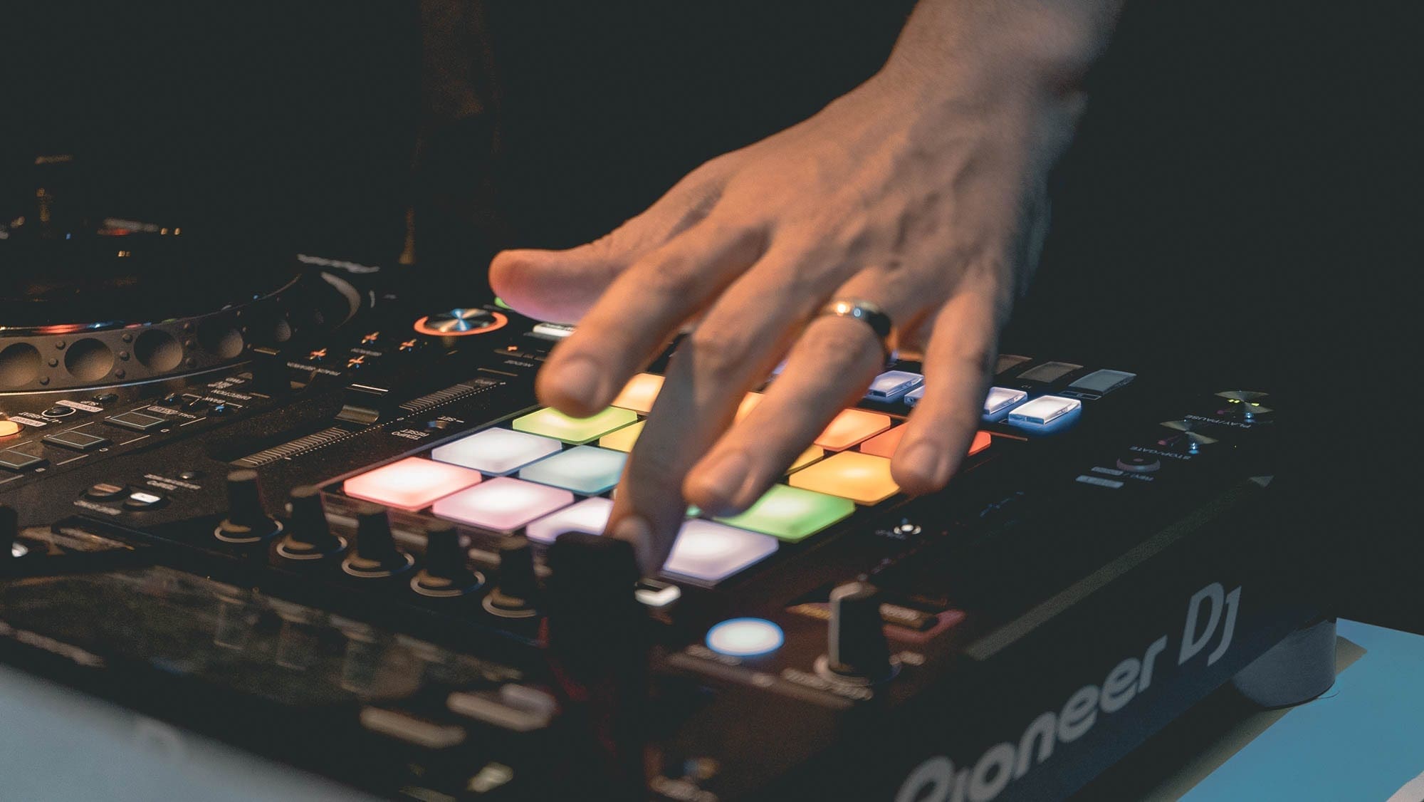 De Pioneer DJ DJS-1000: produceer live met deze nieuwe sampler!