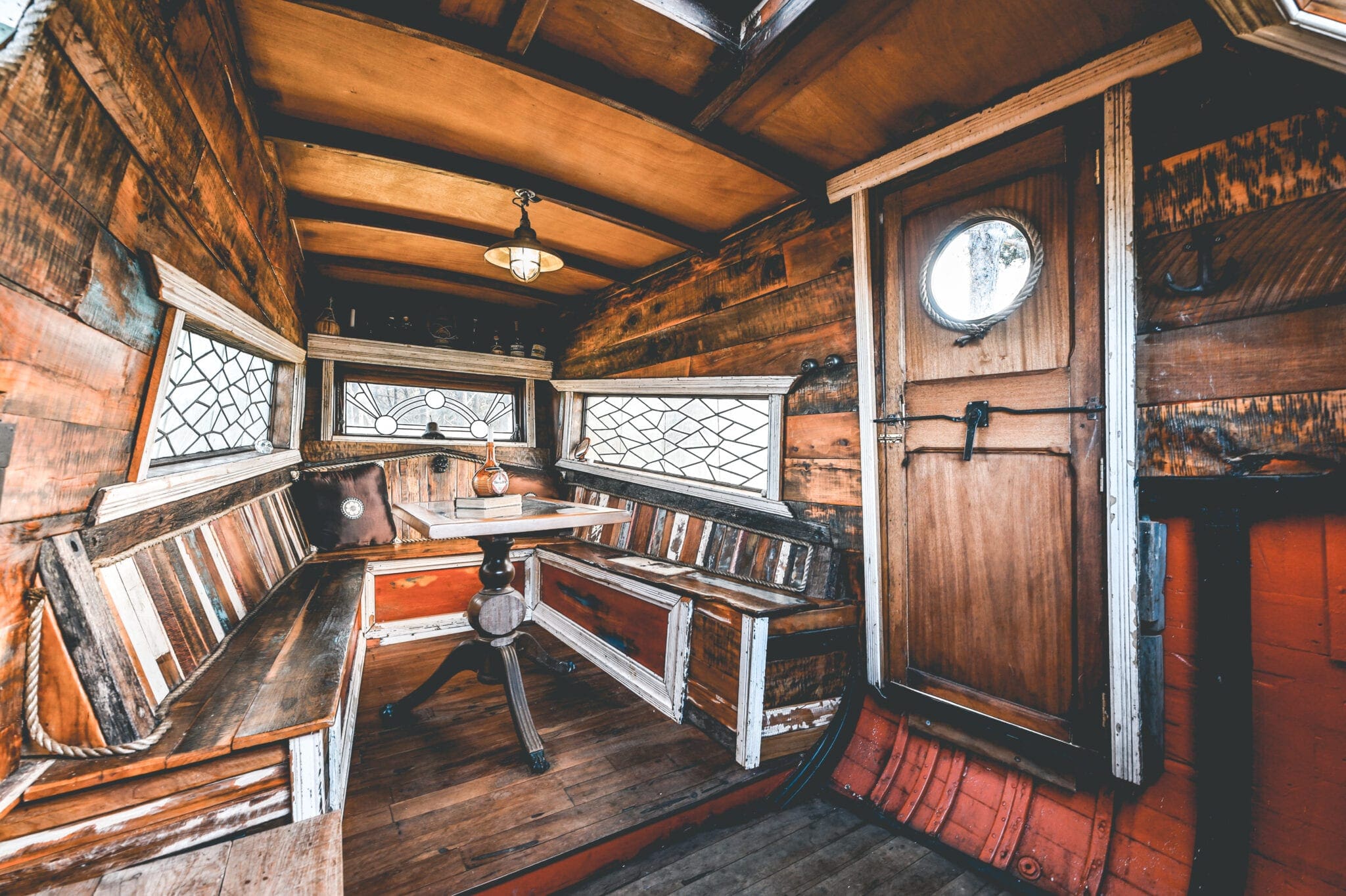 Airbnb Finds: slaap als Jack Sparrow in Waimauku, Nieuw-Zeeland