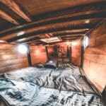 piratenschip, Airbnb Finds: slaap als Jack Sparrow in Waimauku, Nieuw-Zeeland