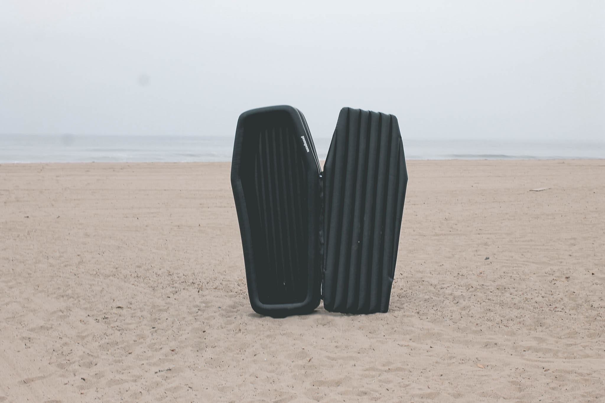 Pak je rust: drijf deze zomer anoniem in een doodskist
