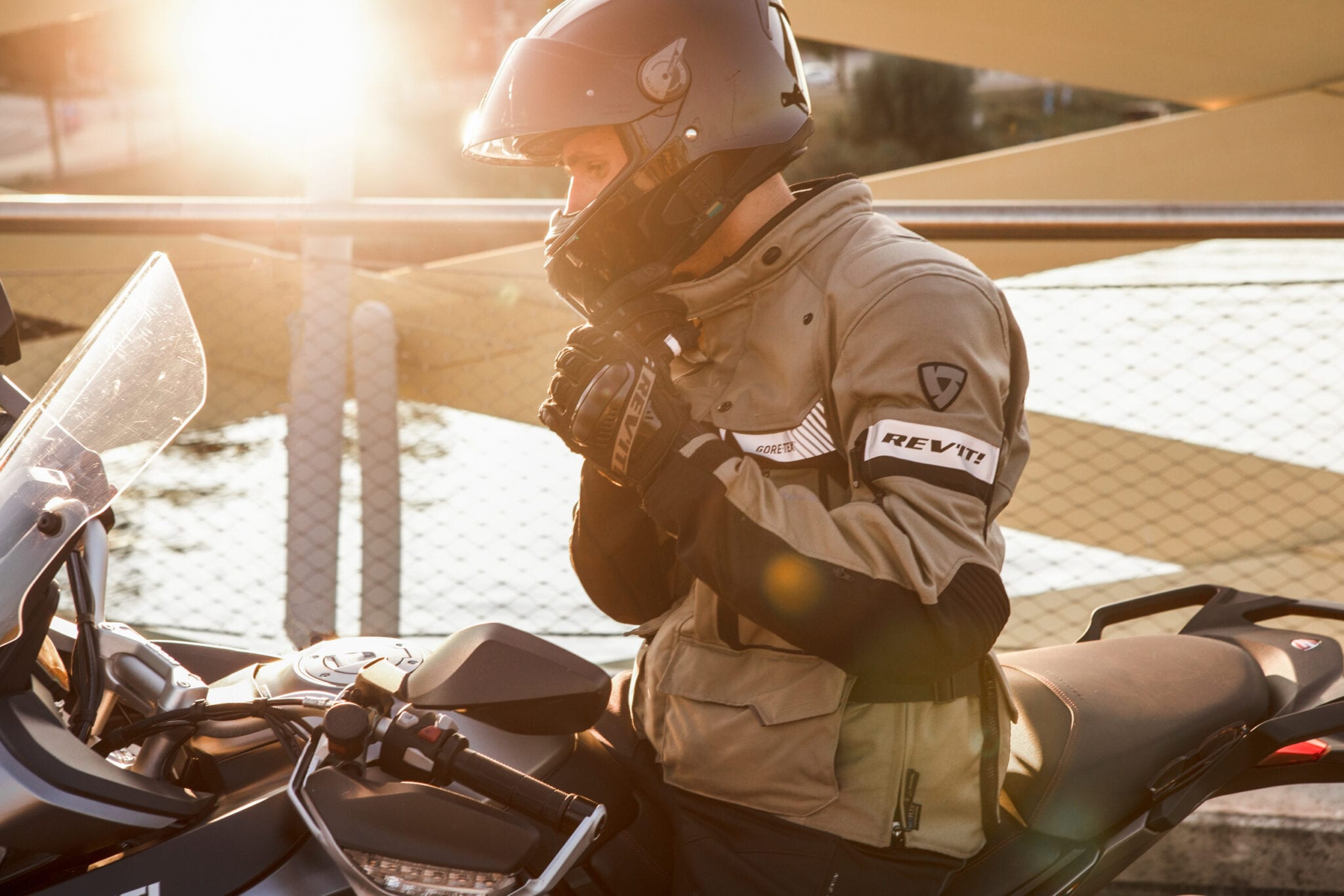 Defender Pro GTX: motorjas die de Sahara en de Russische toendra kan trotseren