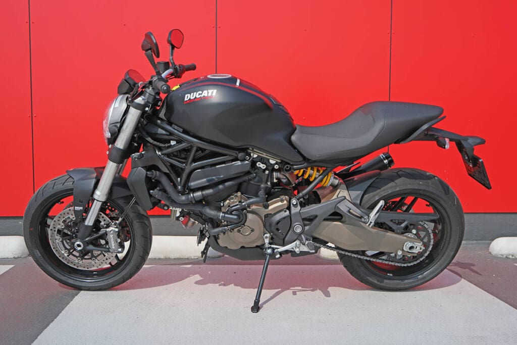 Ducati Monster 821 22