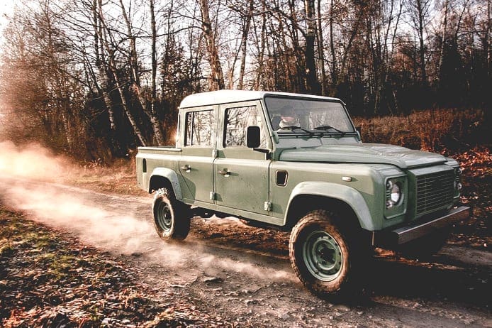 Dit Poolse bedrijf bouwt old school Land Rover Defenders op aanvraag!