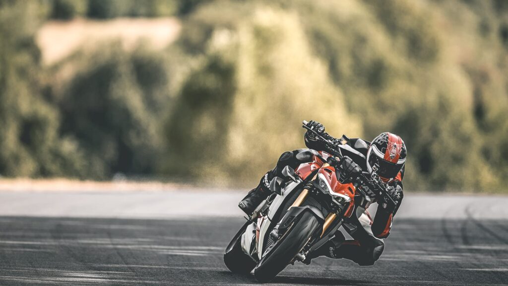 Ducati Streetfighter v4