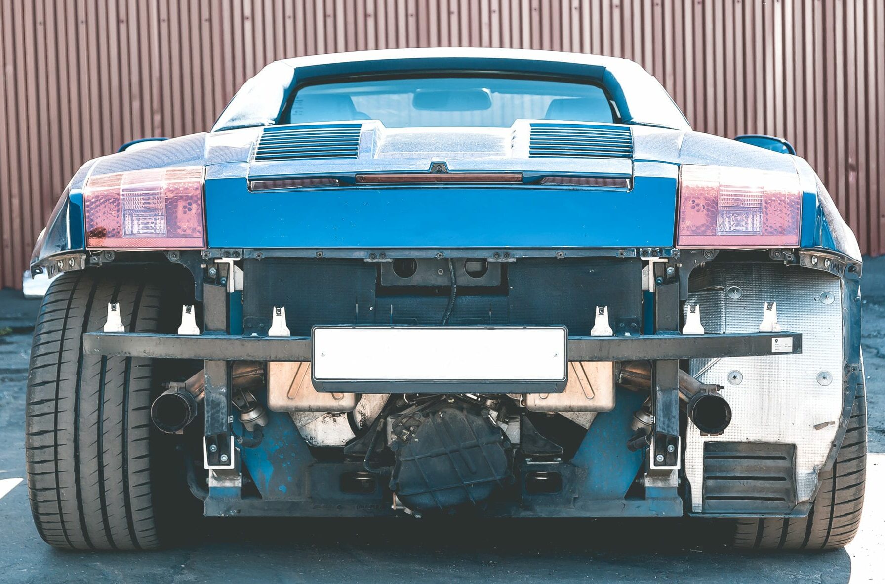 Deze autosloperij in Dubai staat helemaal vol met vervallen supercars