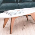 Salty Furniture, Surf vibe: dit bedrijf maakt bijzettafels geinspireerd op surfboards