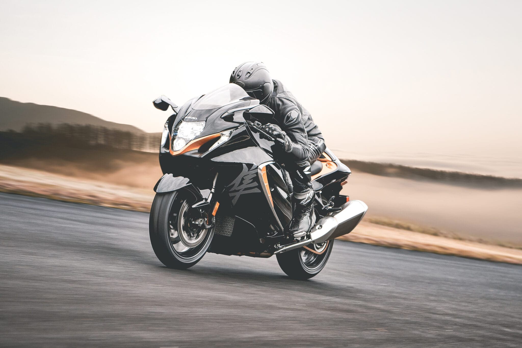 Nieuwe Suzuki Hayabusa: snelle cultklassieker in een verfijnd motorjack