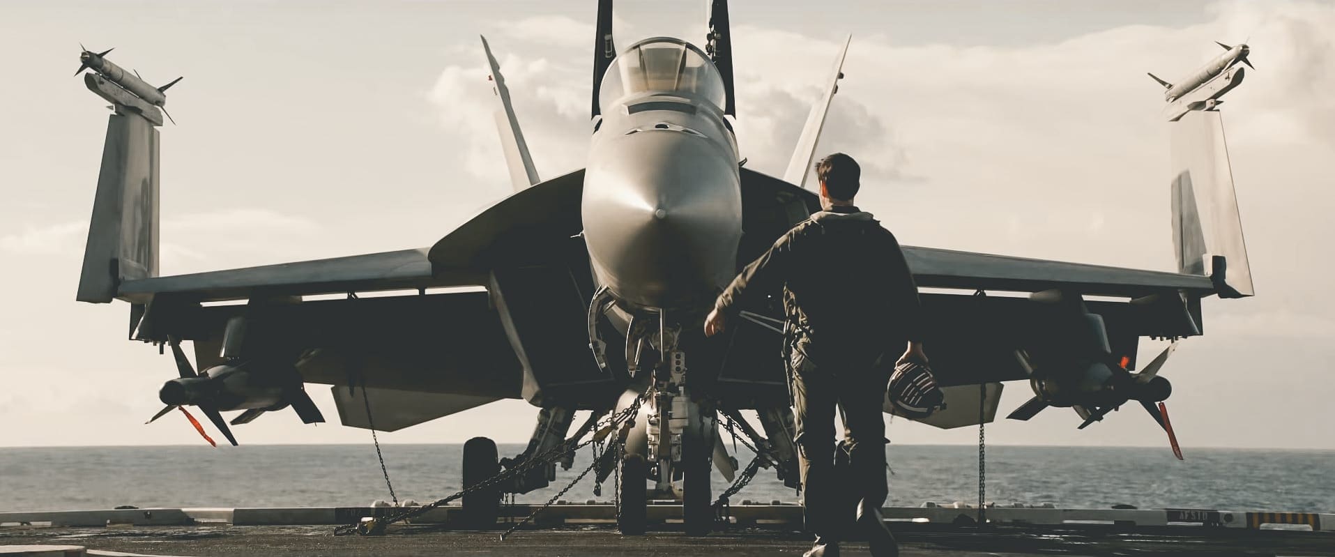 34 jaar later: Tom Cruise doet zijn stunts nog steeds zelf in Top Gun Maverick