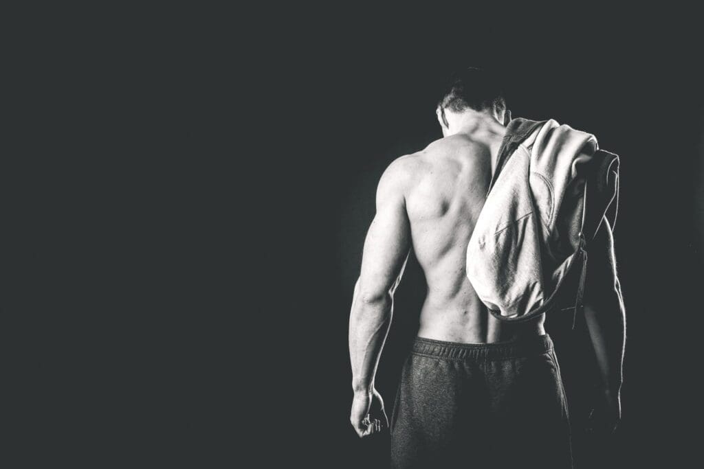 De 4 beste oefeningen voor een perfecte V-shape