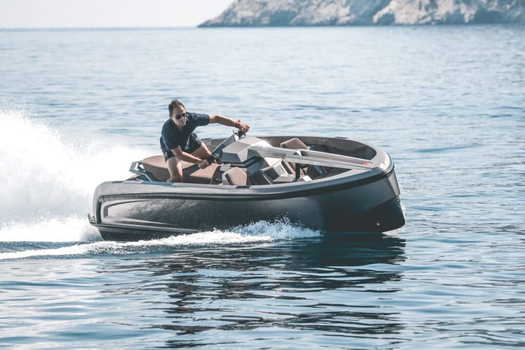 Vanqraft VQ16: waterscooter en speedboot in een