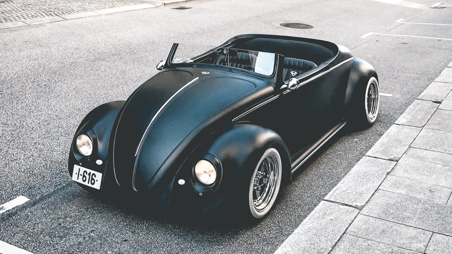 Vintage Volkswagen Beetle omgetoverd tot dikke roadster