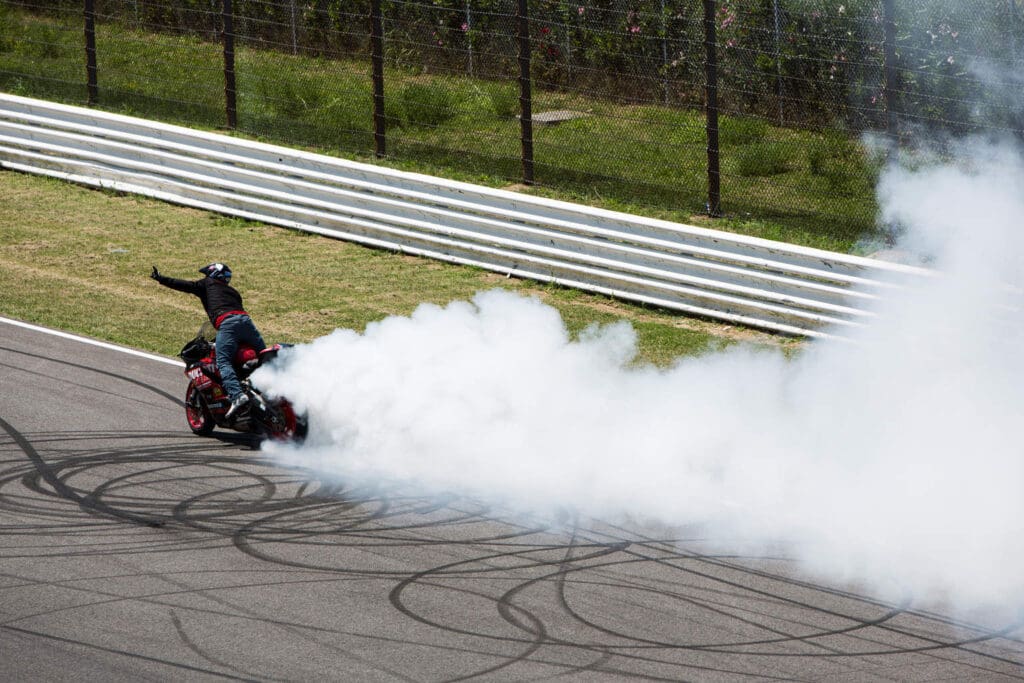 WDW16_187_track