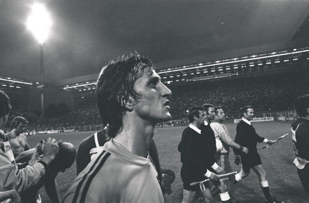 14 legendarische momenten van voetbalicoon Johan Cruijff