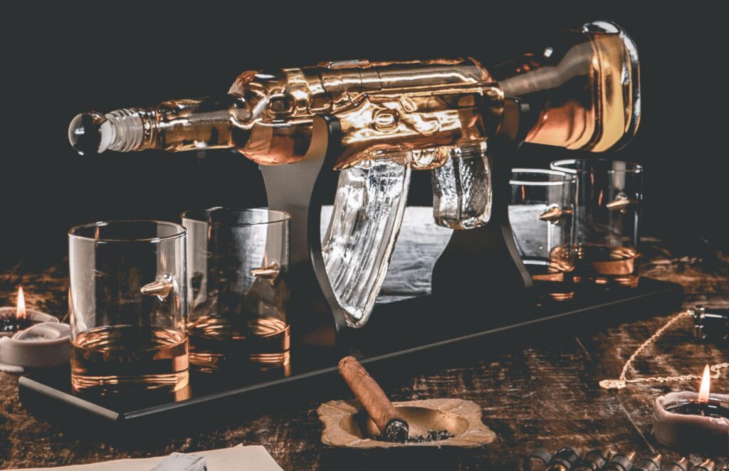 Mancave-inspiratie: deze AK-47 whiskey karaf maakt je interieur af