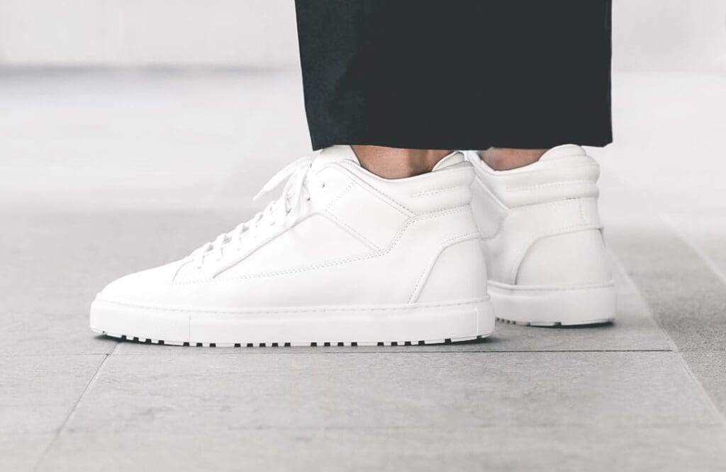 De beste witte sneakers voor de zomer