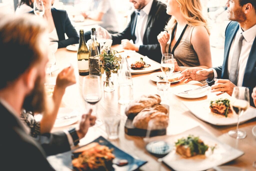 Dit zijn de juiste etiquette voor een zakendiner