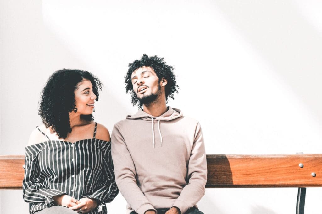 Flirten of friendzone: zo herken je het verschil