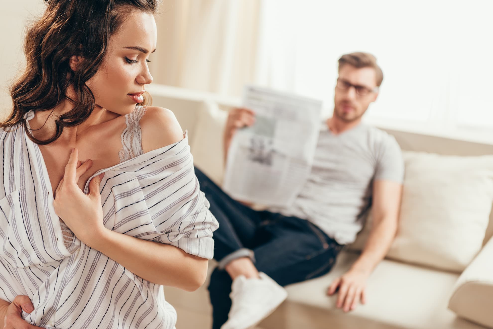 Bizarre dingen die vrouwen doen om te laten weten dat ze je leuk vinden
