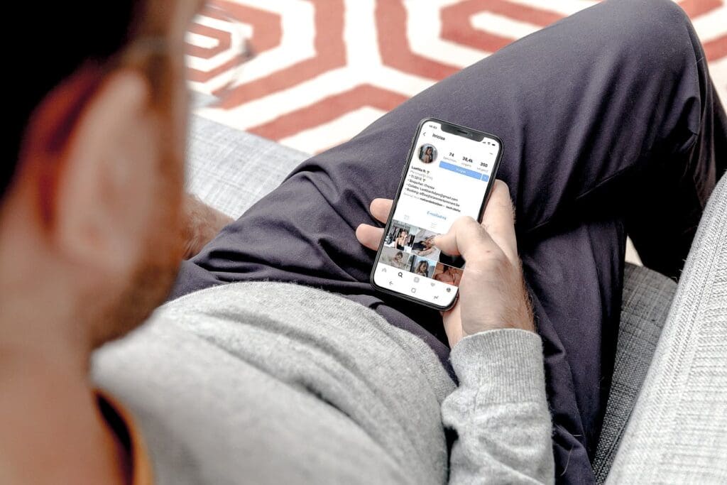 Bye Tinder, Instagram is de datingapp van nu. En zo gebruik je het!